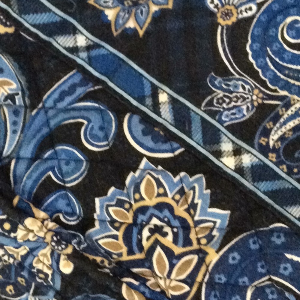 Vera Bradley Bag (Perfect for travel) - Picture 14 of 14